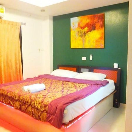 Piza 24 Guesthouse Паттая Екстер'єр фото