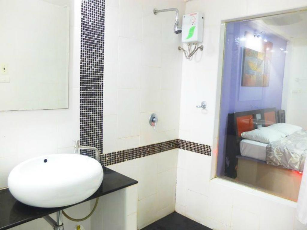 Piza 24 Guesthouse Паттая Екстер'єр фото