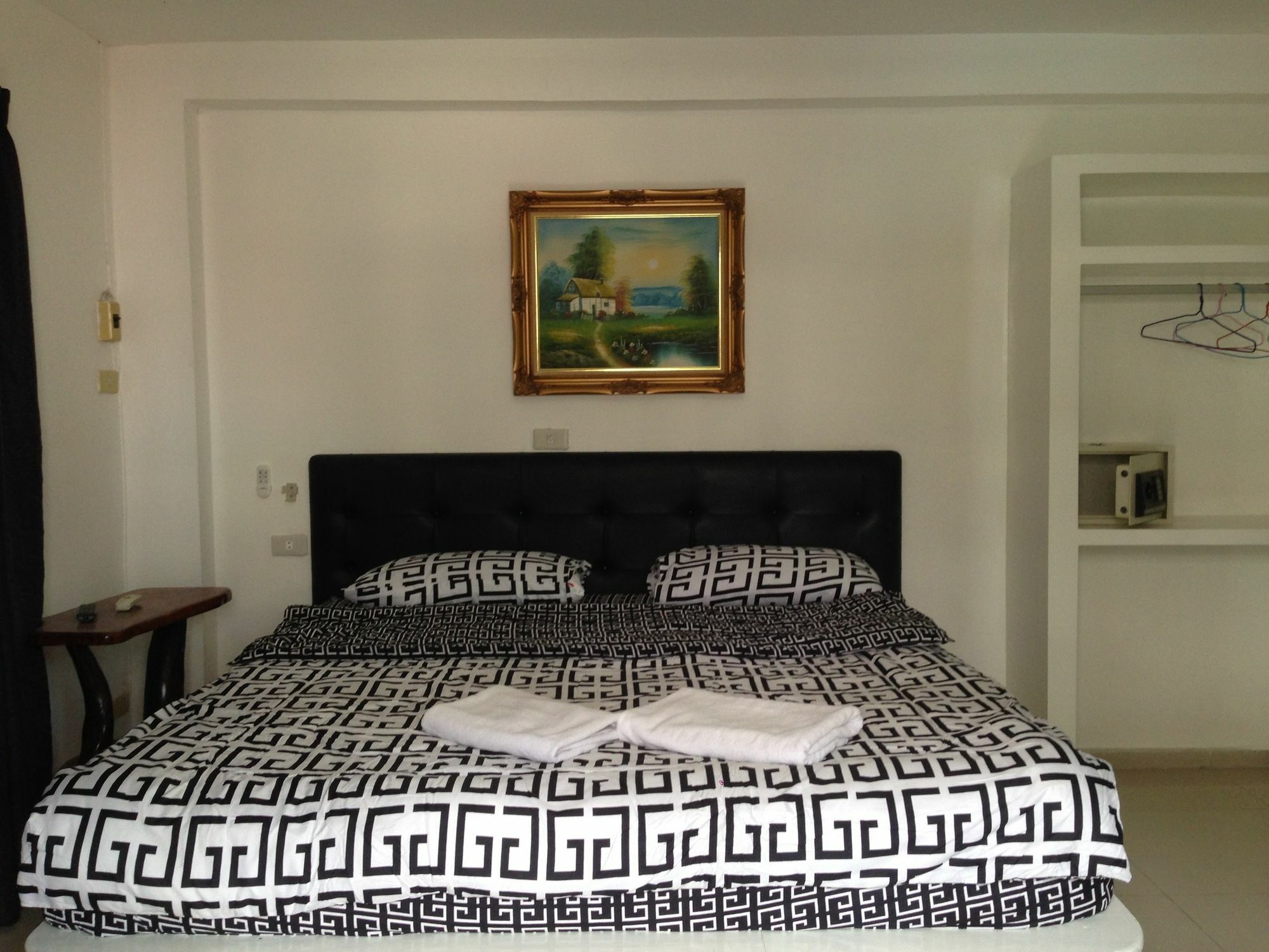 Piza 24 Guesthouse Паттая Екстер'єр фото